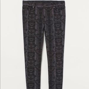 Slightly Worn Once. Sz: 30 However, they are skinny fit